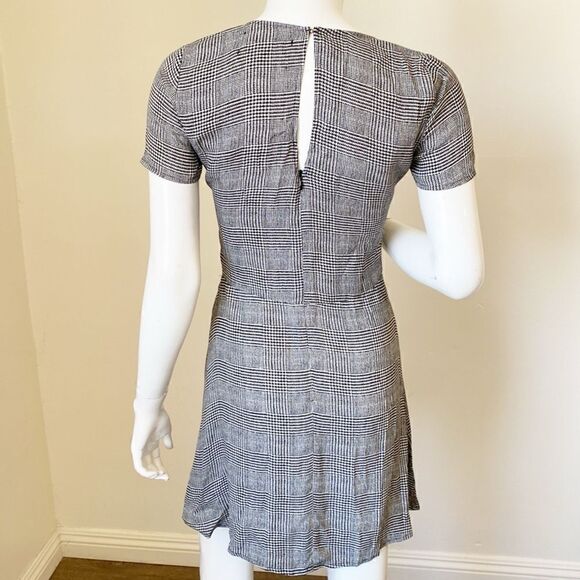 Reformation Houndstooth Black White Plaid Printed V Neck Short Sleeve Mini Dress - Picture 4 of 6